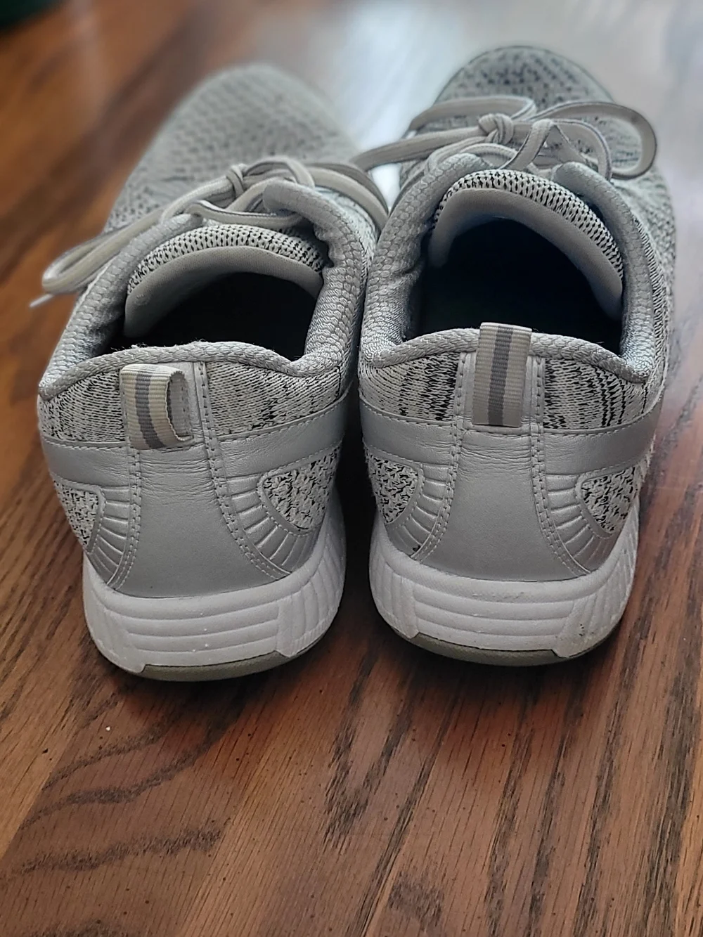 Nice Grey & White Orthofeet Women's Orthopedic Walking Sneakers 8